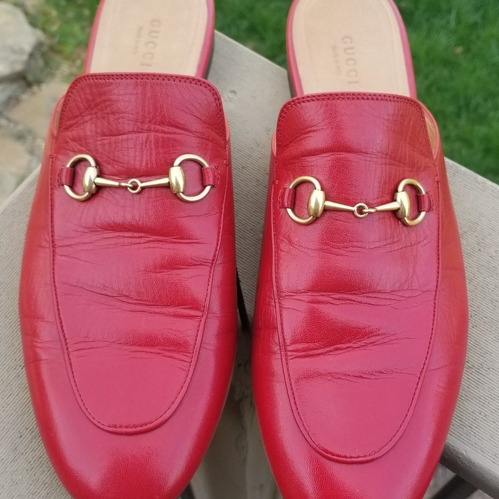 GUCCI Leather mule red